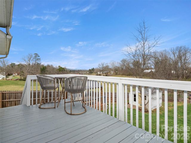 83 Church Street, Weaverville, NC 28787