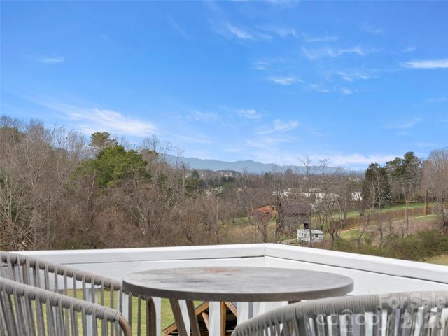 83 Church Street, Weaverville, NC 28787