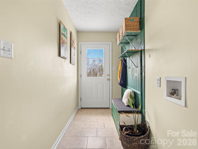 83 Church Street, Weaverville, NC 28787