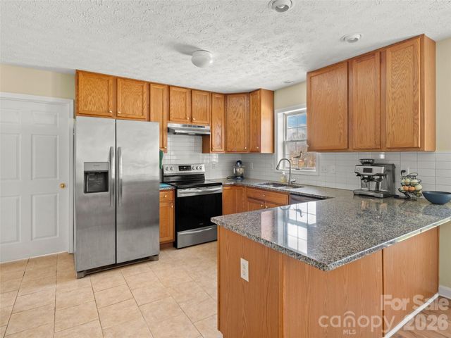 83 Church Street, Weaverville, NC 28787