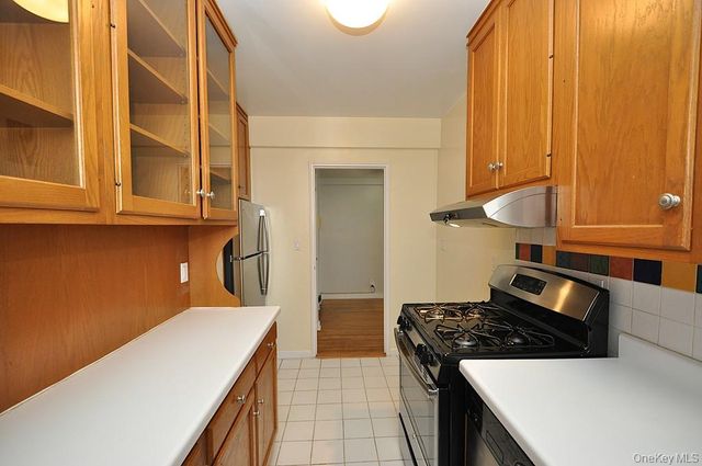 142 Garth Road 5S, Scarsdale, NY 10583