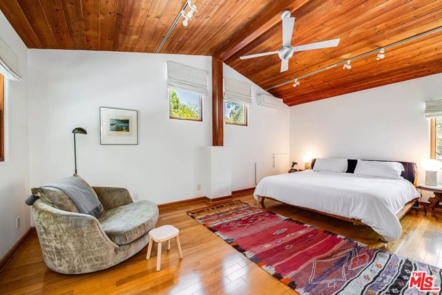 1446 Bonnell Drive, Topanga (los Angeles), CA 90290