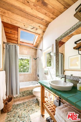 1446 Bonnell Drive, Topanga (los Angeles), CA 90290