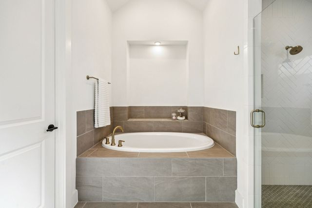 2100 Pleasant Run Lane, Fort Worth, TX 76008