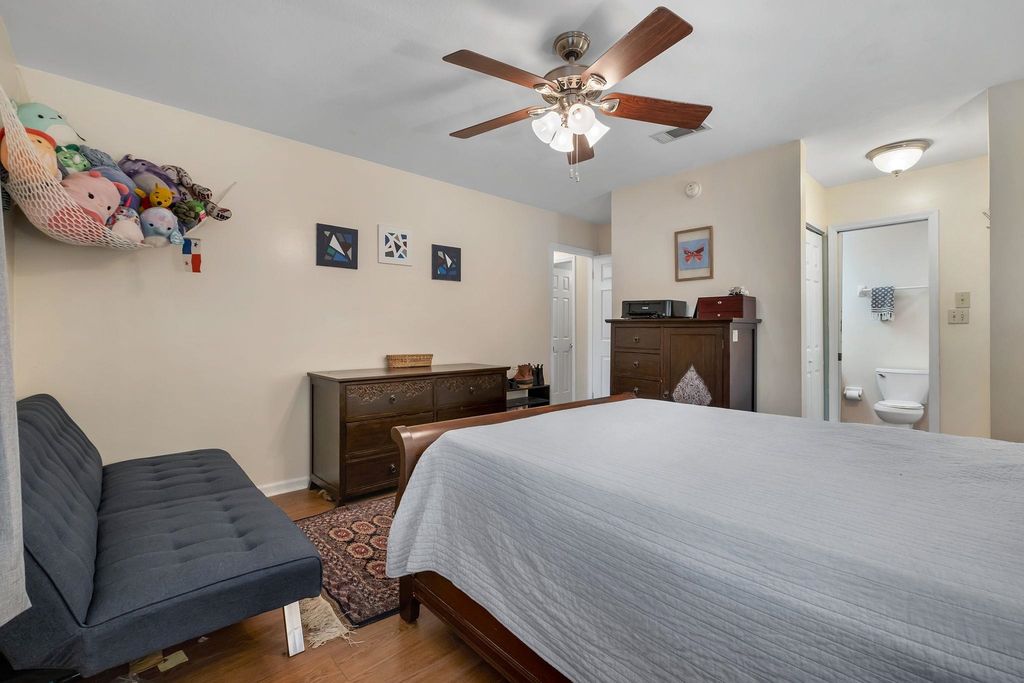 Image 11 of property listing at 1571 Stone Rd Apt 1D, Tallahassee, FL 32303