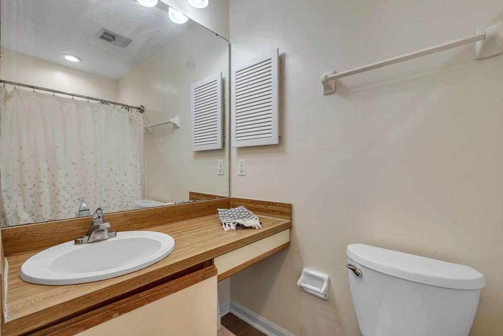 Image 14 of property listing at 1571 Stone Rd Apt 1D, Tallahassee, FL 32303