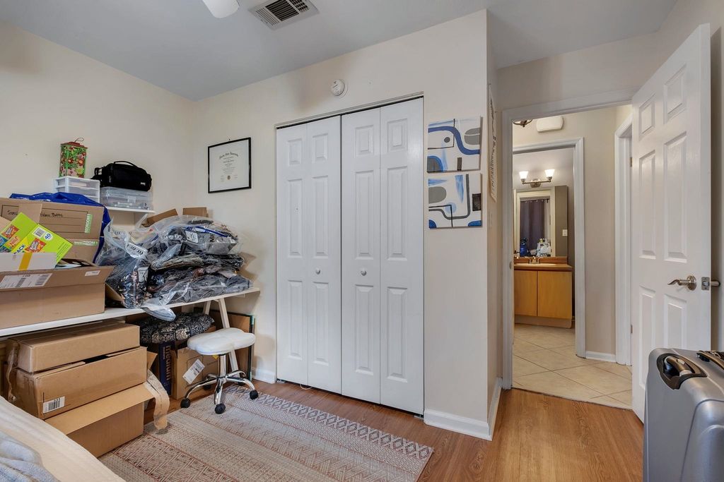 Image 15 of property listing at 1571 Stone Rd Apt 1D, Tallahassee, FL 32303