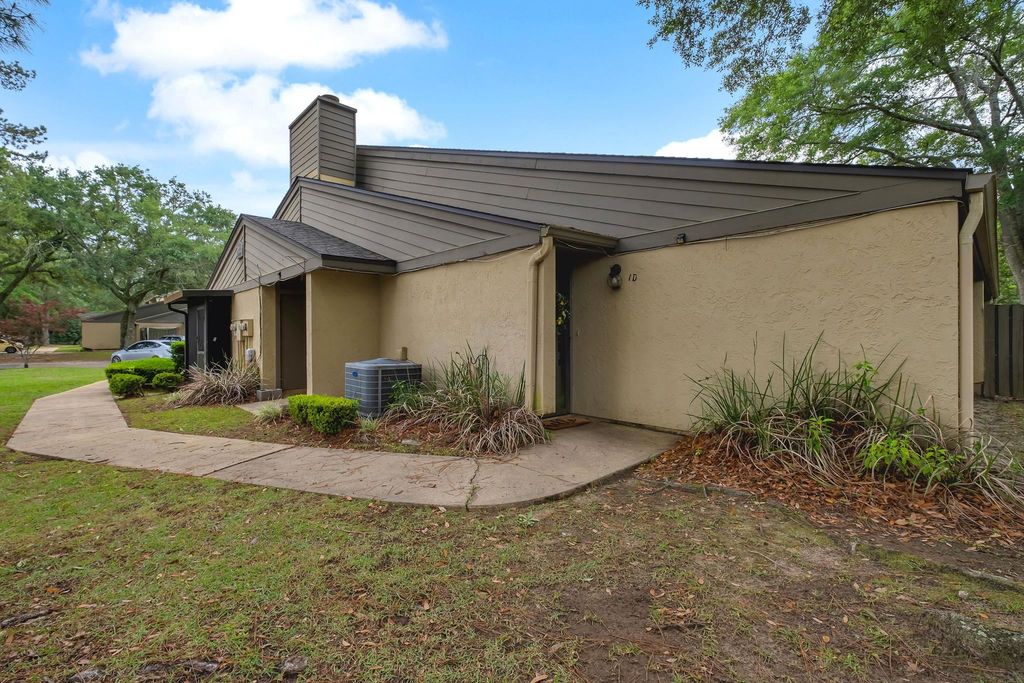 Image 18 of property listing at 1571 Stone Rd Apt 1D, Tallahassee, FL 32303