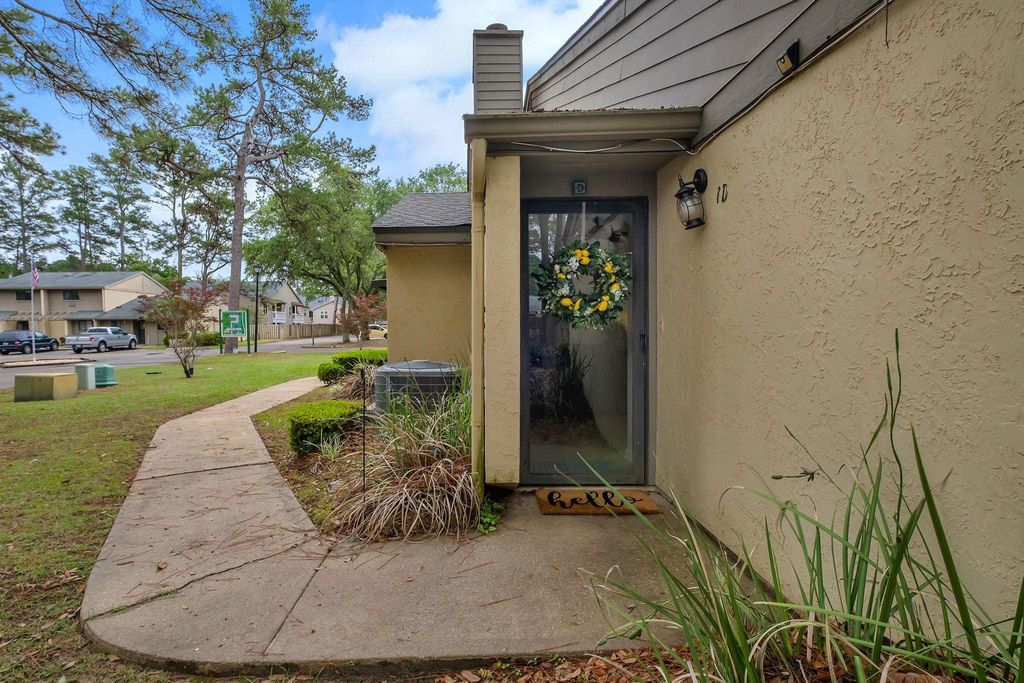 Image 19 of property listing at 1571 Stone Rd Apt 1D, Tallahassee, FL 32303