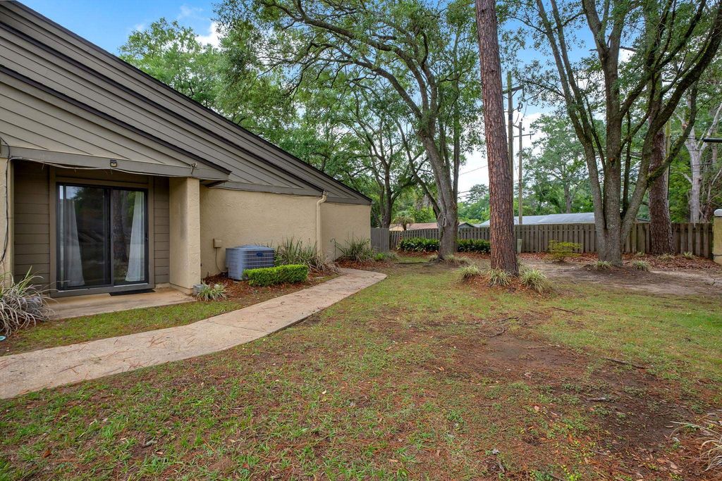 Image 20 of property listing at 1571 Stone Rd Apt 1D, Tallahassee, FL 32303