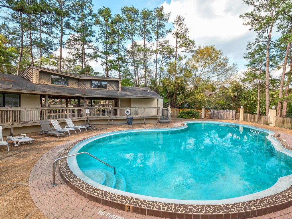 Image 21 of property listing at 1571 Stone Rd Apt 1D, Tallahassee, FL 32303