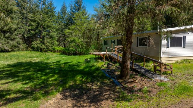 94010 N Way Lane, North Bend, OR 97459