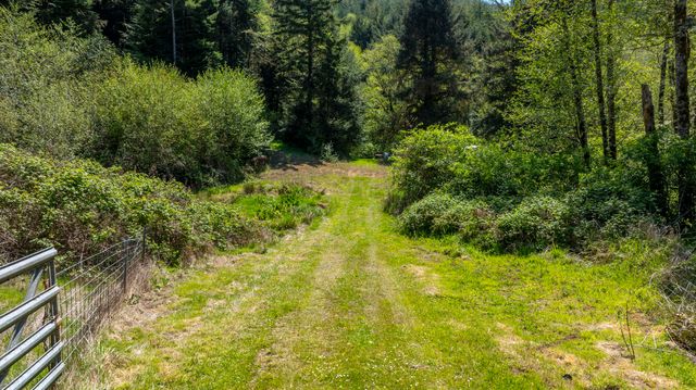 94010 N Way Lane, North Bend, OR 97459