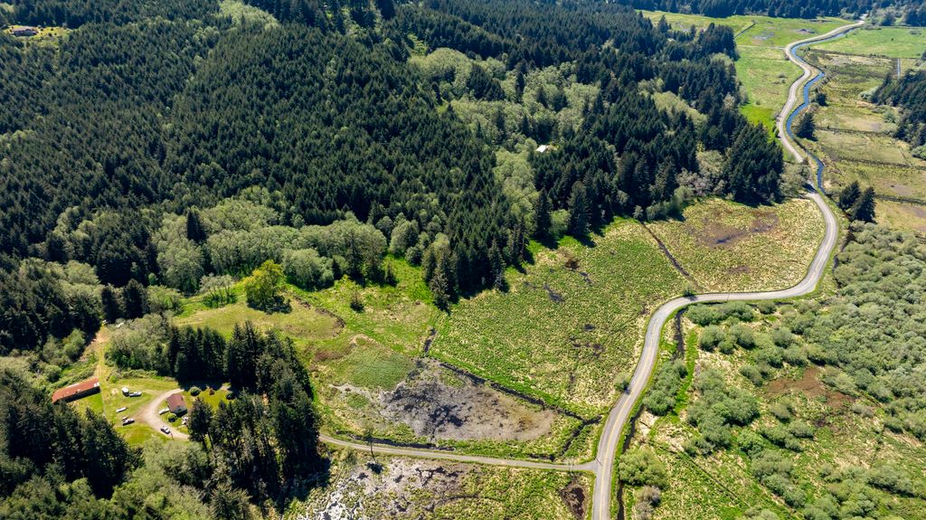 94010 N Way Lane, North Bend, OR 97459