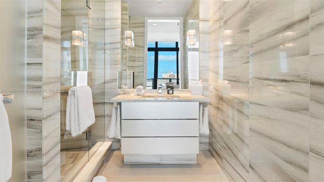 2201 Collins Ave 2006/UPH, Miami Beach, FL 33139