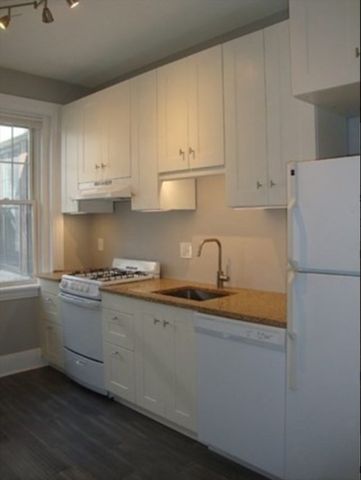 25 Mount Hood 12, Boston, MA 02135