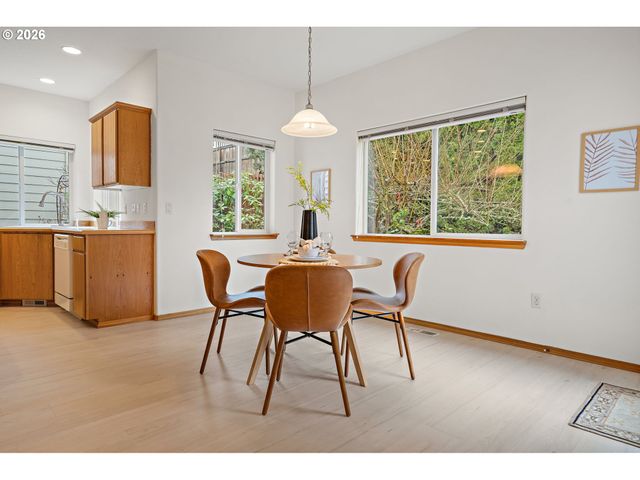 15460 Sw 145TH Ter, Portland, OR 97224