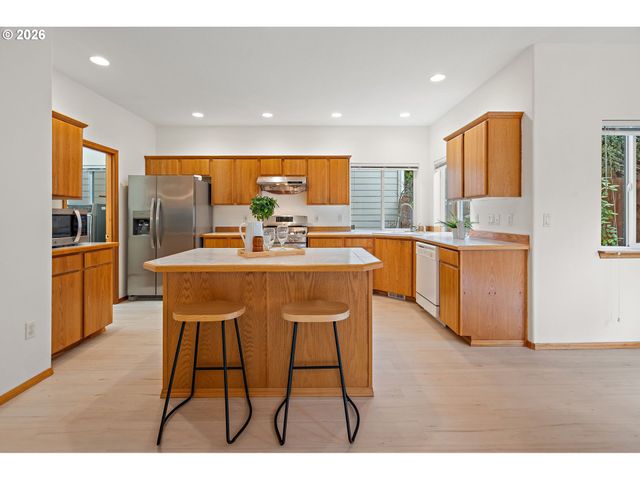 15460 Sw 145TH Ter, Portland, OR 97224