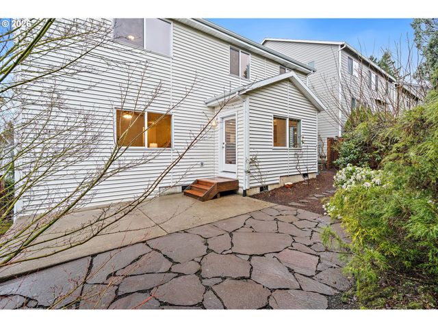 15460 Sw 145TH Ter, Portland, OR 97224