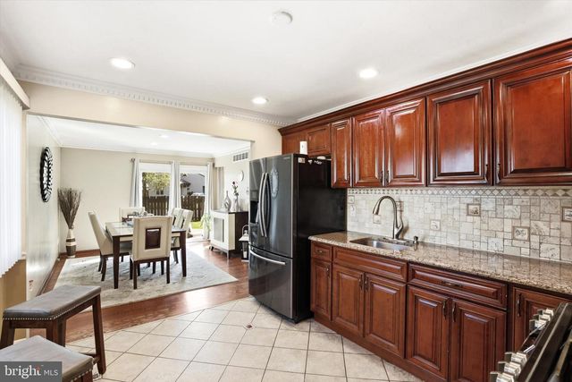 24 ROBERTSON RD, East Windsor, NJ 08520