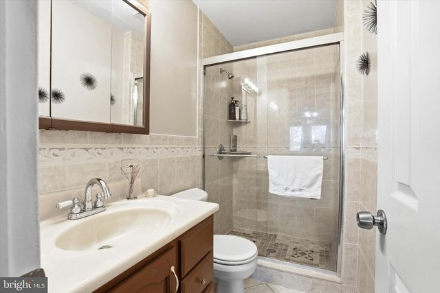 24 ROBERTSON RD, East Windsor, NJ 08520