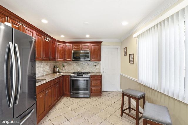 24 ROBERTSON RD, East Windsor, NJ 08520