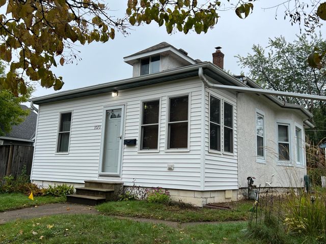 1020 Chatsworth Street N, Saint Paul, MN 55103