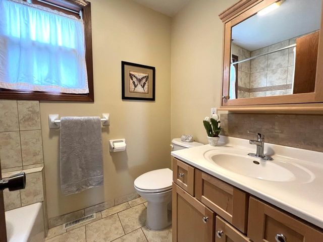 1020 Chatsworth Street N, Saint Paul, MN 55103