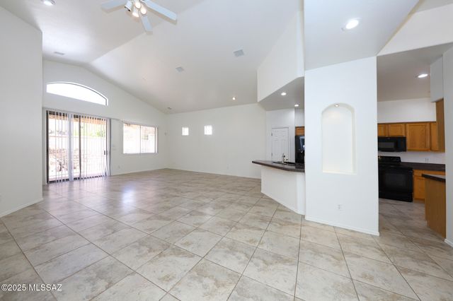 352 S Via De Los Rosales, Tucson, AZ 85711