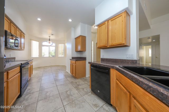352 S Via De Los Rosales, Tucson, AZ 85711