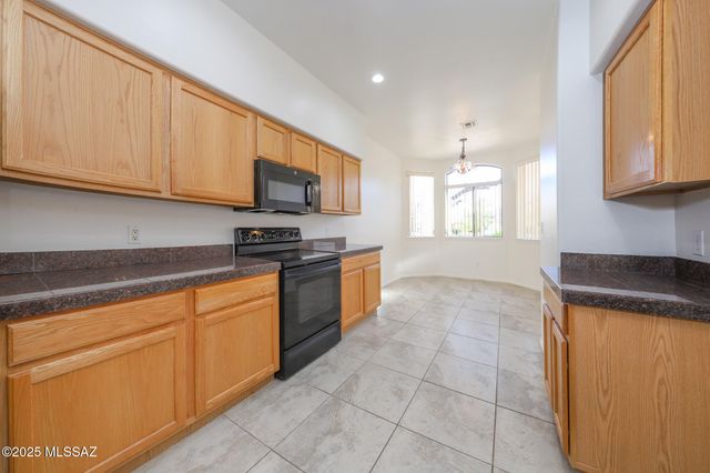 352 S Via De Los Rosales, Tucson, AZ 85711