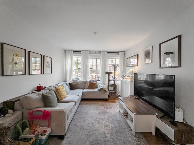 23 Kingsboro Park 2, Boston, MA 02130