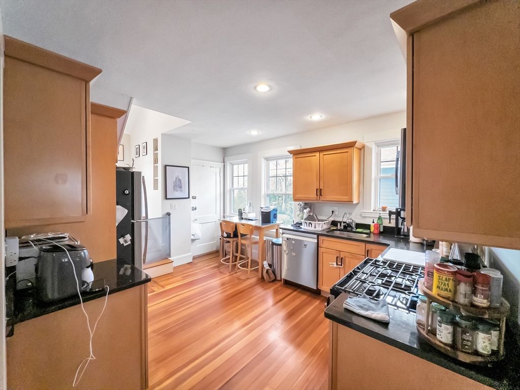 23 Kingsboro Park 2, Boston, MA 02130