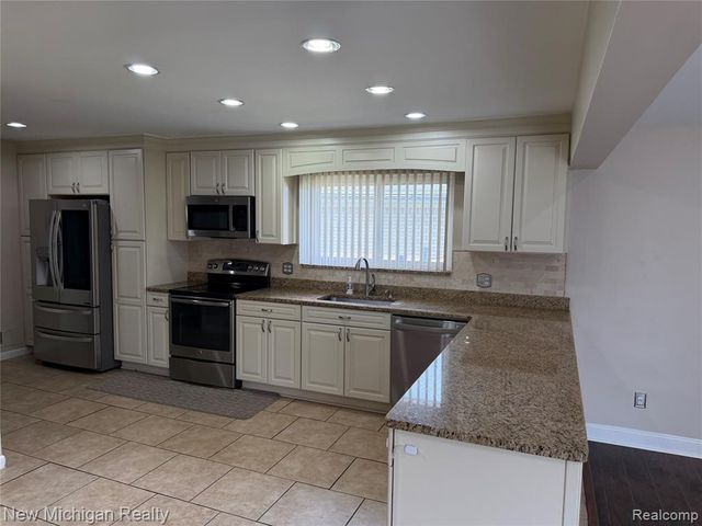 36446 Jeffrey Drive, Sterling Heights, MI 48310