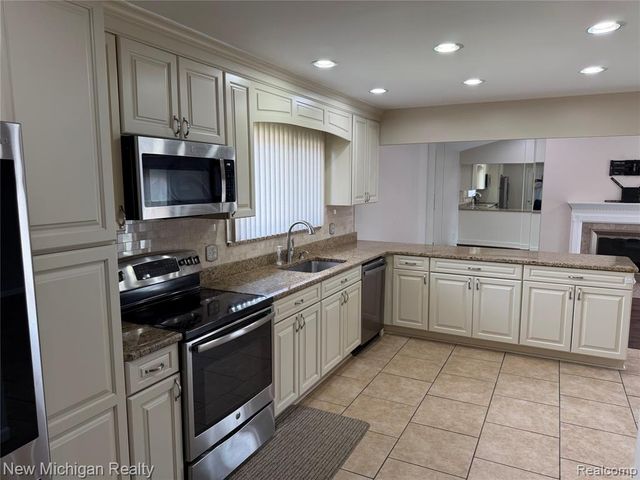 36446 Jeffrey Drive, Sterling Heights, MI 48310