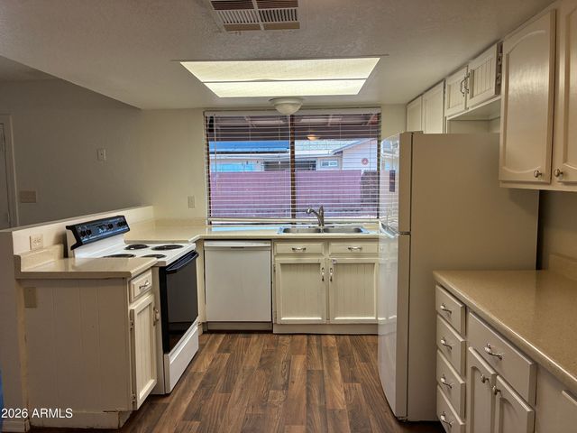 602 W WICKIEUP Lane, Phoenix, AZ 85027