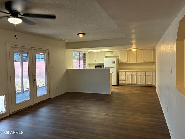 602 W WICKIEUP Lane, Phoenix, AZ 85027