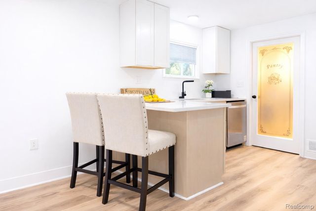 359 Edgewood Place, Ferndale, MI 48220