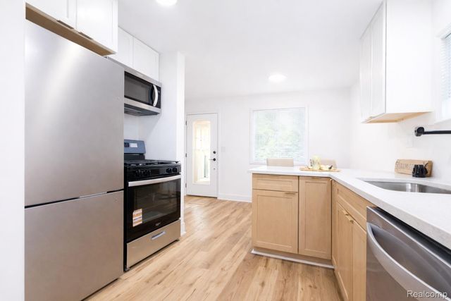 359 Edgewood Place, Ferndale, MI 48220