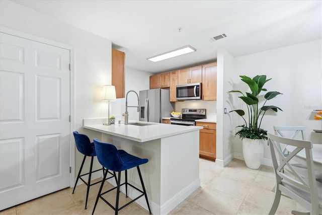 8911 MANOR LOOP 102, Lakewood Ranch, FL 34202