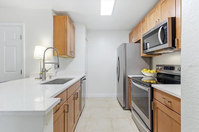 8911 MANOR LOOP 102, Lakewood Ranch, FL 34202