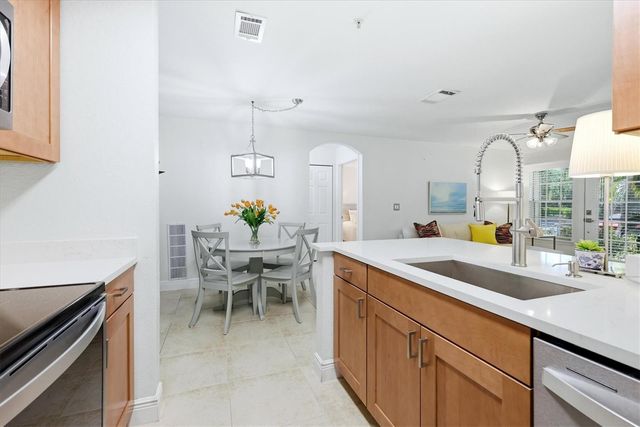 8911 MANOR LOOP 102, Lakewood Ranch, FL 34202