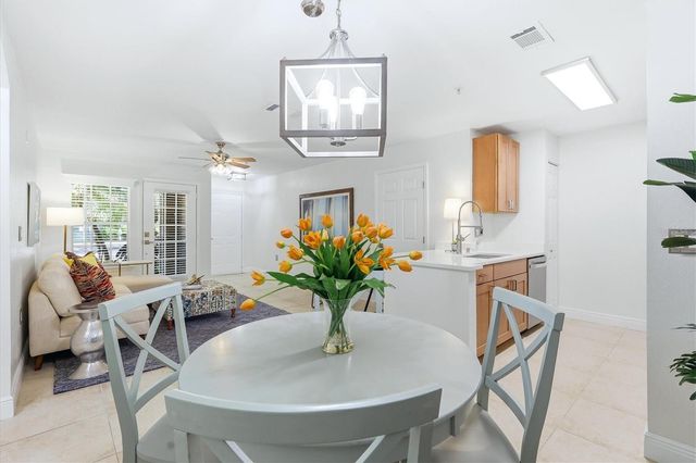 8911 MANOR LOOP 102, Lakewood Ranch, FL 34202