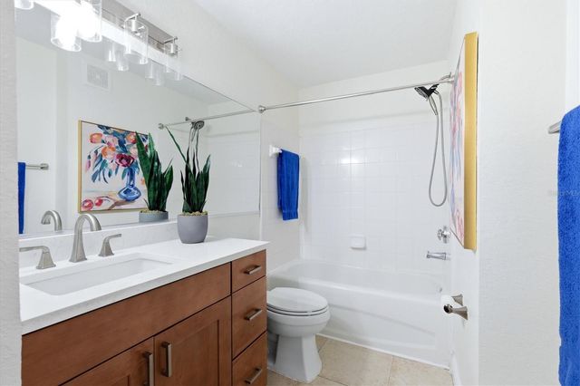 8911 MANOR LOOP 102, Lakewood Ranch, FL 34202