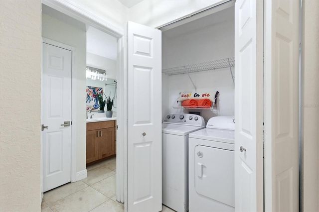 8911 MANOR LOOP 102, Lakewood Ranch, FL 34202