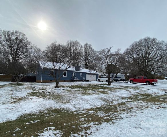 72 Pleasant Garden Drive, Taylorsville, NC 28681