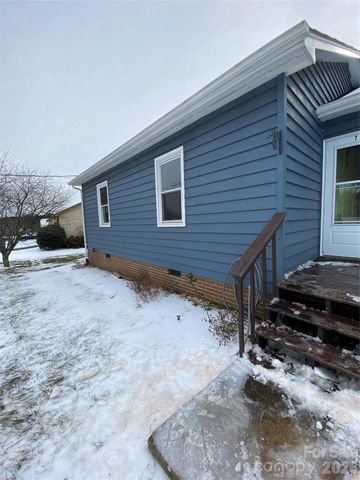 72 Pleasant Garden Drive, Taylorsville, NC 28681