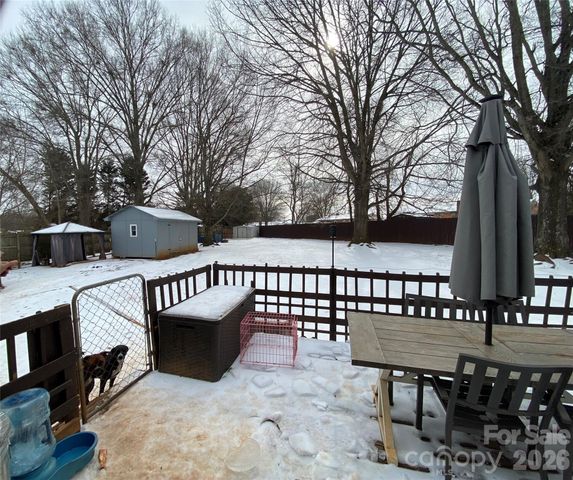 72 Pleasant Garden Drive, Taylorsville, NC 28681