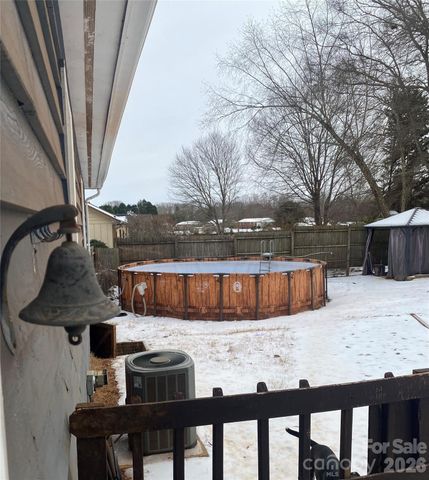 72 Pleasant Garden Drive, Taylorsville, NC 28681