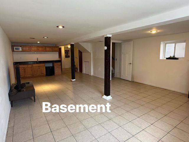 944 W 32nd Street, Chicago, IL 60608